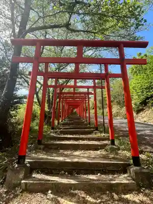 丸高稲荷神社の{uncategorized: "未分類", other: "その他", undefined: "問題あり", building: "その他建物", grave: "お墓", sacred_gate: "鳥居", guardian: "狛犬", statue: "像", buddha: "仏像", history: "歴史", nature: "自然", garden: "庭園", animal: "動物", pagoda: "塔", temizu: "手水舎", mountain_gate: "山門・神門", sanctuary: "本殿・本堂", subordinate: "末社・摂社", art: "芸術", scenery: "景色", jizo: "地蔵", ema: "絵馬", goshuin: "御朱印", omikuji: "おみくじ", items: "授与品その他", amulet: "お守り", goshuincho: "御朱印帳", eats: "食事", festival: "お祭り", votive_dance: "神楽", shichigosan: "七五三参", wedding: "結婚式", experience: "体験その他", initially: "初詣", around: "周辺", anti_infection: "感染症対策"}