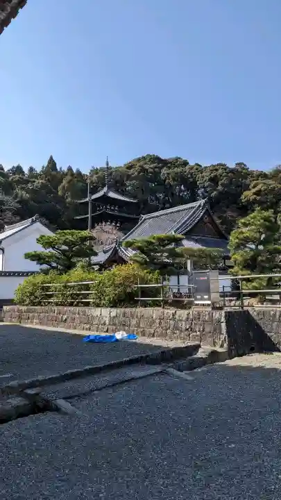 當麻寺の{uncategorized: "未分類", other: "その他", undefined: "問題あり", building: "その他建物", grave: "お墓", sacred_gate: "鳥居", guardian: "狛犬", statue: "像", buddha: "仏像", history: "歴史", nature: "自然", garden: "庭園", animal: "動物", pagoda: "塔", temizu: "手水舎", mountain_gate: "山門・神門", sanctuary: "本殿・本堂", subordinate: "末社・摂社", art: "芸術", scenery: "景色", jizo: "地蔵", ema: "絵馬", goshuin: "御朱印", omikuji: "おみくじ", items: "授与品その他", amulet: "お守り", goshuincho: "御朱印帳", eats: "食事", festival: "お祭り", votive_dance: "神楽", shichigosan: "七五三参", wedding: "結婚式", experience: "体験その他", initially: "初詣", around: "周辺", anti_infection: "感染症対策"}