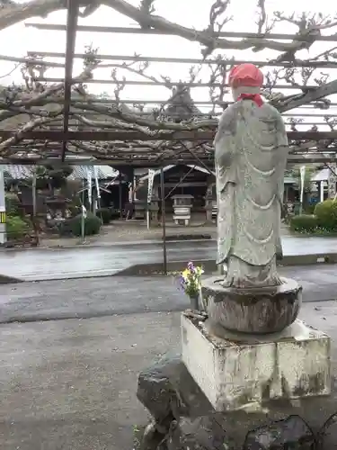 八大龍王本殿の地蔵