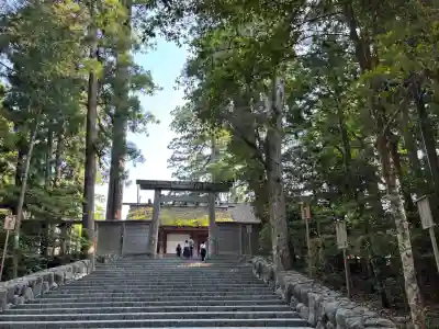伊勢神宮内宮（皇大神宮）の{uncategorized: "未分類", other: "その他", undefined: "問題あり", building: "その他建物", grave: "お墓", sacred_gate: "鳥居", guardian: "狛犬", statue: "像", buddha: "仏像", history: "歴史", nature: "自然", garden: "庭園", animal: "動物", pagoda: "塔", temizu: "手水舎", mountain_gate: "山門・神門", sanctuary: "本殿・本堂", subordinate: "末社・摂社", art: "芸術", scenery: "景色", jizo: "地蔵", ema: "絵馬", goshuin: "御朱印", omikuji: "おみくじ", items: "授与品その他", amulet: "お守り", goshuincho: "御朱印帳", eats: "食事", festival: "お祭り", votive_dance: "神楽", shichigosan: "七五三参", wedding: "結婚式", experience: "体験その他", initially: "初詣", around: "周辺", anti_infection: "感染症対策"}