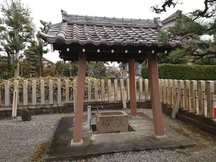 神明神社の手水舎