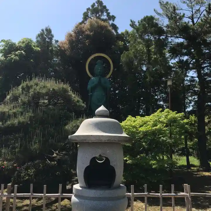 西大寺の像