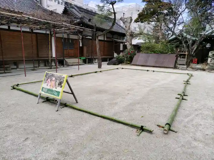 白峯神宮の{uncategorized: "未分類", other: "その他", undefined: "問題あり", building: "その他建物", grave: "お墓", sacred_gate: "鳥居", guardian: "狛犬", statue: "像", buddha: "仏像", history: "歴史", nature: "自然", garden: "庭園", animal: "動物", pagoda: "塔", temizu: "手水舎", mountain_gate: "山門・神門", sanctuary: "本殿・本堂", subordinate: "末社・摂社", art: "芸術", scenery: "景色", jizo: "地蔵", ema: "絵馬", goshuin: "御朱印", omikuji: "おみくじ", items: "授与品その他", amulet: "お守り", goshuincho: "御朱印帳", eats: "食事", festival: "お祭り", votive_dance: "神楽", shichigosan: "七五三参", wedding: "結婚式", experience: "体験その他", initially: "初詣", around: "周辺", anti_infection: "感染症対策"}