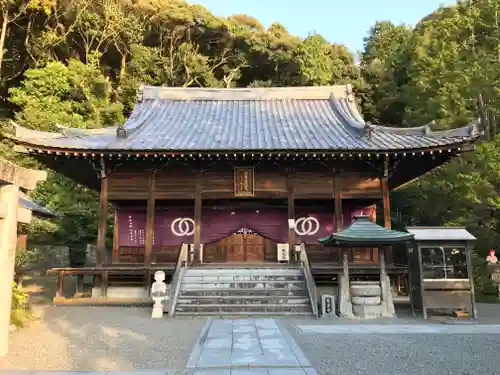 繁多寺の本殿