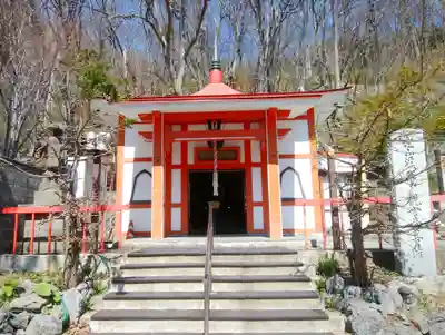 岩戸観音堂の本殿・本堂