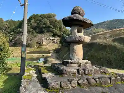 久多美神社の{uncategorized: "未分類", other: "その他", undefined: "問題あり", building: "その他建物", grave: "お墓", sacred_gate: "鳥居", guardian: "狛犬", statue: "像", buddha: "仏像", history: "歴史", nature: "自然", garden: "庭園", animal: "動物", pagoda: "塔", temizu: "手水舎", mountain_gate: "山門・神門", sanctuary: "本殿・本堂", subordinate: "末社・摂社", art: "芸術", scenery: "景色", jizo: "地蔵", ema: "絵馬", goshuin: "御朱印", omikuji: "おみくじ", items: "授与品その他", amulet: "お守り", goshuincho: "御朱印帳", eats: "食事", festival: "お祭り", votive_dance: "神楽", shichigosan: "七五三参", wedding: "結婚式", experience: "体験その他", initially: "初詣", around: "周辺", anti_infection: "感染症対策"}