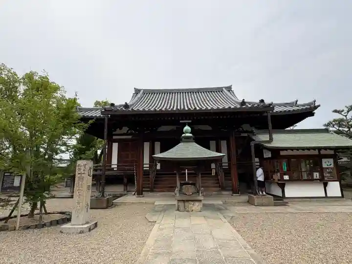道明寺の{uncategorized: "未分類", other: "その他", undefined: "問題あり", building: "その他建物", grave: "お墓", sacred_gate: "鳥居", guardian: "狛犬", statue: "像", buddha: "仏像", history: "歴史", nature: "自然", garden: "庭園", animal: "動物", pagoda: "塔", temizu: "手水舎", mountain_gate: "山門・神門", sanctuary: "本殿・本堂", subordinate: "末社・摂社", art: "芸術", scenery: "景色", jizo: "地蔵", ema: "絵馬", goshuin: "御朱印", omikuji: "おみくじ", items: "授与品その他", amulet: "お守り", goshuincho: "御朱印帳", eats: "食事", festival: "お祭り", votive_dance: "神楽", shichigosan: "七五三参", wedding: "結婚式", experience: "体験その他", initially: "初詣", around: "周辺", anti_infection: "感染症対策"}