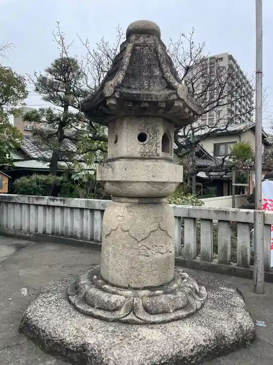 河原町稲荷神社の{uncategorized: "未分類", other: "その他", undefined: "問題あり", building: "その他建物", grave: "お墓", sacred_gate: "鳥居", guardian: "狛犬", statue: "像", buddha: "仏像", history: "歴史", nature: "自然", garden: "庭園", animal: "動物", pagoda: "塔", temizu: "手水舎", mountain_gate: "山門・神門", sanctuary: "本殿・本堂", subordinate: "末社・摂社", art: "芸術", scenery: "景色", jizo: "地蔵", ema: "絵馬", goshuin: "御朱印", omikuji: "おみくじ", items: "授与品その他", amulet: "お守り", goshuincho: "御朱印帳", eats: "食事", festival: "お祭り", votive_dance: "神楽", shichigosan: "七五三参", wedding: "結婚式", experience: "体験その他", initially: "初詣", around: "周辺", anti_infection: "感染症対策"}