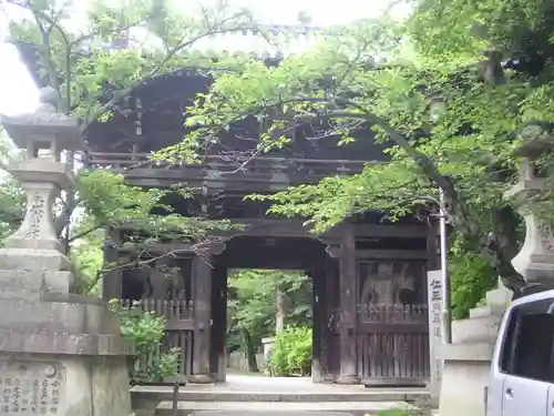 朝護孫子寺の山門