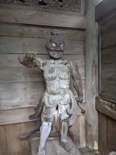 甘南美寺の像