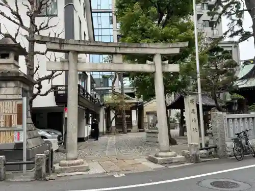廣尾稲荷神社の{uncategorized: "未分類", other: "その他", undefined: "問題あり", building: "その他建物", grave: "お墓", sacred_gate: "鳥居", guardian: "狛犬", statue: "像", buddha: "仏像", history: "歴史", nature: "自然", garden: "庭園", animal: "動物", pagoda: "塔", temizu: "手水舎", mountain_gate: "山門・神門", sanctuary: "本殿・本堂", subordinate: "末社・摂社", art: "芸術", scenery: "景色", jizo: "地蔵", ema: "絵馬", goshuin: "御朱印", omikuji: "おみくじ", items: "授与品その他", amulet: "お守り", goshuincho: "御朱印帳", eats: "食事", festival: "お祭り", votive_dance: "神楽", shichigosan: "七五三参", wedding: "結婚式", experience: "体験その他", initially: "初詣", around: "周辺", anti_infection: "感染症対策"}