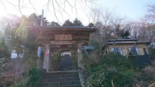 玉巌寺の山門