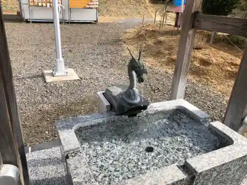 白根三吉神社の手水