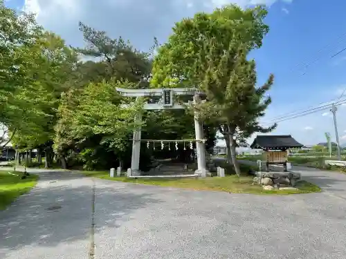 比都佐神社の{uncategorized: "未分類", other: "その他", undefined: "問題あり", building: "その他建物", grave: "お墓", sacred_gate: "鳥居", guardian: "狛犬", statue: "像", buddha: "仏像", history: "歴史", nature: "自然", garden: "庭園", animal: "動物", pagoda: "塔", temizu: "手水舎", mountain_gate: "山門・神門", sanctuary: "本殿・本堂", subordinate: "末社・摂社", art: "芸術", scenery: "景色", jizo: "地蔵", ema: "絵馬", goshuin: "御朱印", omikuji: "おみくじ", items: "授与品その他", amulet: "お守り", goshuincho: "御朱印帳", eats: "食事", festival: "お祭り", votive_dance: "神楽", shichigosan: "七五三参", wedding: "結婚式", experience: "体験その他", initially: "初詣", around: "周辺", anti_infection: "感染症対策"}