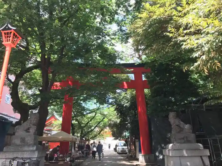 花園神社の鳥居