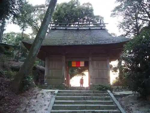 般若寺の山門