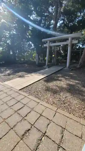 息栖神社の{uncategorized: "未分類", other: "その他", undefined: "問題あり", building: "その他建物", grave: "お墓", sacred_gate: "鳥居", guardian: "狛犬", statue: "像", buddha: "仏像", history: "歴史", nature: "自然", garden: "庭園", animal: "動物", pagoda: "塔", temizu: "手水舎", mountain_gate: "山門・神門", sanctuary: "本殿・本堂", subordinate: "末社・摂社", art: "芸術", scenery: "景色", jizo: "地蔵", ema: "絵馬", goshuin: "御朱印", omikuji: "おみくじ", items: "授与品その他", amulet: "お守り", goshuincho: "御朱印帳", eats: "食事", festival: "お祭り", votive_dance: "神楽", shichigosan: "七五三参", wedding: "結婚式", experience: "体験その他", initially: "初詣", around: "周辺", anti_infection: "感染症対策"}