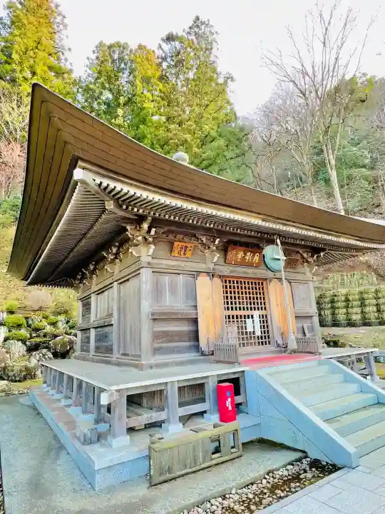 大渕寺の{uncategorized: "未分類", other: "その他", undefined: "問題あり", building: "その他建物", grave: "お墓", sacred_gate: "鳥居", guardian: "狛犬", statue: "像", buddha: "仏像", history: "歴史", nature: "自然", garden: "庭園", animal: "動物", pagoda: "塔", temizu: "手水舎", mountain_gate: "山門・神門", sanctuary: "本殿・本堂", subordinate: "末社・摂社", art: "芸術", scenery: "景色", jizo: "地蔵", ema: "絵馬", goshuin: "御朱印", omikuji: "おみくじ", items: "授与品その他", amulet: "お守り", goshuincho: "御朱印帳", eats: "食事", festival: "お祭り", votive_dance: "神楽", shichigosan: "七五三参", wedding: "結婚式", experience: "体験その他", initially: "初詣", around: "周辺", anti_infection: "感染症対策"}