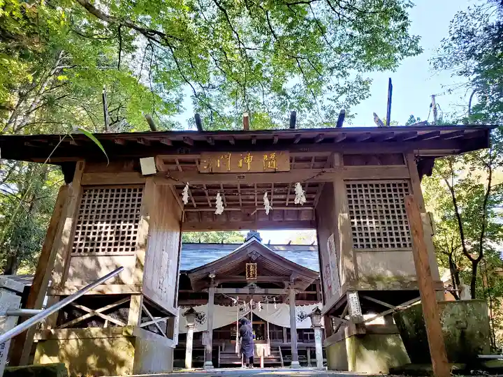 王宮伊豆神社の山門・神門