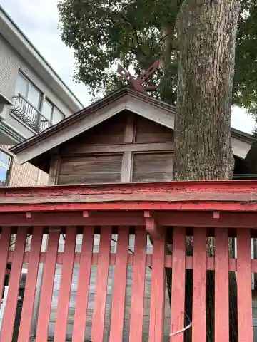 鷹乃森二加番稲荷神社の{uncategorized: "未分類", other: "その他", undefined: "問題あり", building: "その他建物", grave: "お墓", sacred_gate: "鳥居", guardian: "狛犬", statue: "像", buddha: "仏像", history: "歴史", nature: "自然", garden: "庭園", animal: "動物", pagoda: "塔", temizu: "手水舎", mountain_gate: "山門・神門", sanctuary: "本殿・本堂", subordinate: "末社・摂社", art: "芸術", scenery: "景色", jizo: "地蔵", ema: "絵馬", goshuin: "御朱印", omikuji: "おみくじ", items: "授与品その他", amulet: "お守り", goshuincho: "御朱印帳", eats: "食事", festival: "お祭り", votive_dance: "神楽", shichigosan: "七五三参", wedding: "結婚式", experience: "体験その他", initially: "初詣", around: "周辺", anti_infection: "感染症対策"}