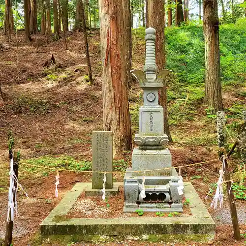 浪合神社の塔