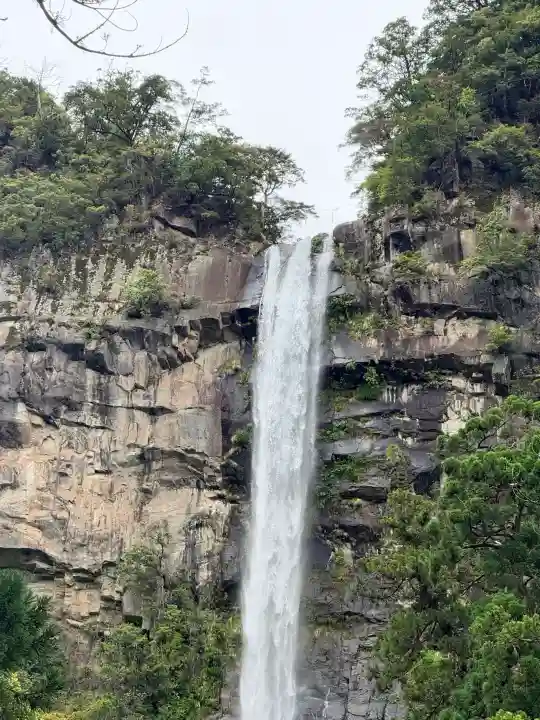 飛瀧神社(熊野那智大社別宮)の{uncategorized: "未分類", other: "その他", undefined: "問題あり", building: "その他建物", grave: "お墓", sacred_gate: "鳥居", guardian: "狛犬", statue: "像", buddha: "仏像", history: "歴史", nature: "自然", garden: "庭園", animal: "動物", pagoda: "塔", temizu: "手水舎", mountain_gate: "山門・神門", sanctuary: "本殿・本堂", subordinate: "末社・摂社", art: "芸術", scenery: "景色", jizo: "地蔵", ema: "絵馬", goshuin: "御朱印", omikuji: "おみくじ", items: "授与品その他", amulet: "お守り", goshuincho: "御朱印帳", eats: "食事", festival: "お祭り", votive_dance: "神楽", shichigosan: "七五三参", wedding: "結婚式", experience: "体験その他", initially: "初詣", around: "周辺", anti_infection: "感染症対策"}