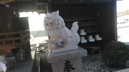 餅乃神社の狛犬