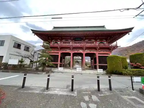 甲斐善光寺の山門