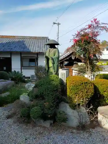 教学寺の像