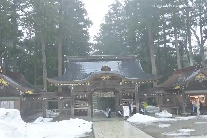 彌彦神社の山門・神門
