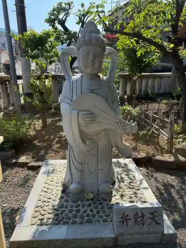五所神社の{uncategorized: "未分類", other: "その他", undefined: "問題あり", building: "その他建物", grave: "お墓", sacred_gate: "鳥居", guardian: "狛犬", statue: "像", buddha: "仏像", history: "歴史", nature: "自然", garden: "庭園", animal: "動物", pagoda: "塔", temizu: "手水舎", mountain_gate: "山門・神門", sanctuary: "本殿・本堂", subordinate: "末社・摂社", art: "芸術", scenery: "景色", jizo: "地蔵", ema: "絵馬", goshuin: "御朱印", omikuji: "おみくじ", items: "授与品その他", amulet: "お守り", goshuincho: "御朱印帳", eats: "食事", festival: "お祭り", votive_dance: "神楽", shichigosan: "七五三参", wedding: "結婚式", experience: "体験その他", initially: "初詣", around: "周辺", anti_infection: "感染症対策"}