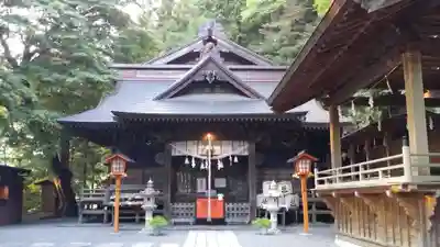 新倉富士浅間神社の本殿・本堂