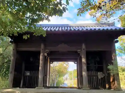 石峯寺の山門