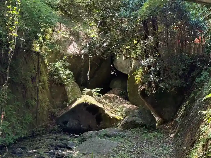 磐船神社の{uncategorized: "未分類", other: "その他", undefined: "問題あり", building: "その他建物", grave: "お墓", sacred_gate: "鳥居", guardian: "狛犬", statue: "像", buddha: "仏像", history: "歴史", nature: "自然", garden: "庭園", animal: "動物", pagoda: "塔", temizu: "手水舎", mountain_gate: "山門・神門", sanctuary: "本殿・本堂", subordinate: "末社・摂社", art: "芸術", scenery: "景色", jizo: "地蔵", ema: "絵馬", goshuin: "御朱印", omikuji: "おみくじ", items: "授与品その他", amulet: "お守り", goshuincho: "御朱印帳", eats: "食事", festival: "お祭り", votive_dance: "神楽", shichigosan: "七五三参", wedding: "結婚式", experience: "体験その他", initially: "初詣", around: "周辺", anti_infection: "感染症対策"}