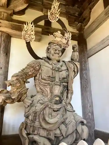 西明寺の像