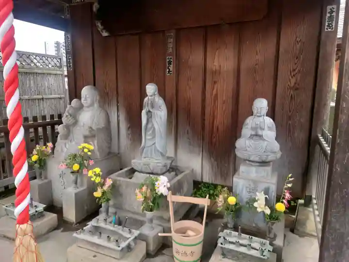 海徳寺の{uncategorized: "未分類", other: "その他", undefined: "問題あり", building: "その他建物", grave: "お墓", sacred_gate: "鳥居", guardian: "狛犬", statue: "像", buddha: "仏像", history: "歴史", nature: "自然", garden: "庭園", animal: "動物", pagoda: "塔", temizu: "手水舎", mountain_gate: "山門・神門", sanctuary: "本殿・本堂", subordinate: "末社・摂社", art: "芸術", scenery: "景色", jizo: "地蔵", ema: "絵馬", goshuin: "御朱印", omikuji: "おみくじ", items: "授与品その他", amulet: "お守り", goshuincho: "御朱印帳", eats: "食事", festival: "お祭り", votive_dance: "神楽", shichigosan: "七五三参", wedding: "結婚式", experience: "体験その他", initially: "初詣", around: "周辺", anti_infection: "感染症対策"}