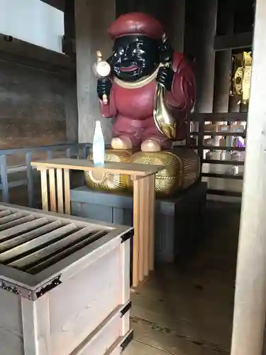 地主神社の像