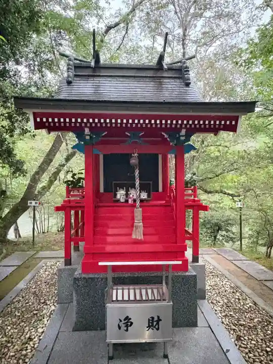 玉嶋辨財天の{uncategorized: "未分類", other: "その他", undefined: "問題あり", building: "その他建物", grave: "お墓", sacred_gate: "鳥居", guardian: "狛犬", statue: "像", buddha: "仏像", history: "歴史", nature: "自然", garden: "庭園", animal: "動物", pagoda: "塔", temizu: "手水舎", mountain_gate: "山門・神門", sanctuary: "本殿・本堂", subordinate: "末社・摂社", art: "芸術", scenery: "景色", jizo: "地蔵", ema: "絵馬", goshuin: "御朱印", omikuji: "おみくじ", items: "授与品その他", amulet: "お守り", goshuincho: "御朱印帳", eats: "食事", festival: "お祭り", votive_dance: "神楽", shichigosan: "七五三参", wedding: "結婚式", experience: "体験その他", initially: "初詣", around: "周辺", anti_infection: "感染症対策"}