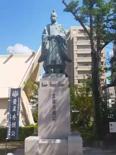 玉造稲荷神社の像