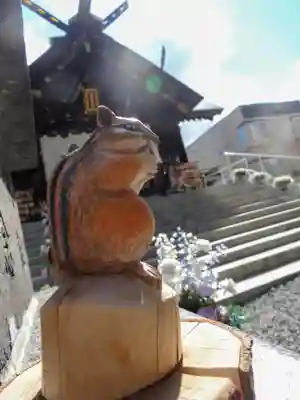 札幌諏訪神社の像