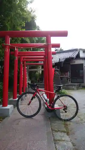 元宿堰稲荷神社の鳥居