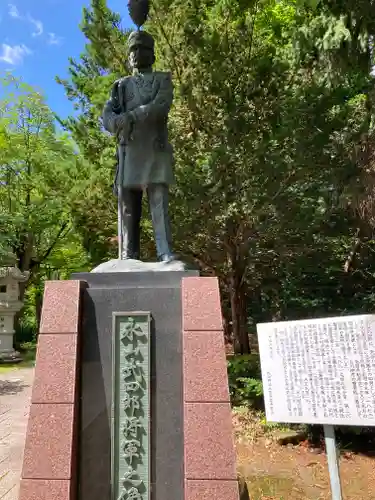 永山神社の像