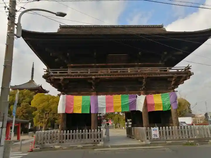 甚目寺の山門・神門