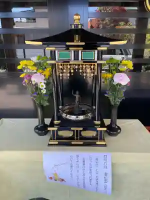 貞源寺の{uncategorized: "未分類", other: "その他", undefined: "問題あり", building: "その他建物", grave: "お墓", sacred_gate: "鳥居", guardian: "狛犬", statue: "像", buddha: "仏像", history: "歴史", nature: "自然", garden: "庭園", animal: "動物", pagoda: "塔", temizu: "手水舎", mountain_gate: "山門・神門", sanctuary: "本殿・本堂", subordinate: "末社・摂社", art: "芸術", scenery: "景色", jizo: "地蔵", ema: "絵馬", goshuin: "御朱印", omikuji: "おみくじ", items: "授与品その他", amulet: "お守り", goshuincho: "御朱印帳", eats: "食事", festival: "お祭り", votive_dance: "神楽", shichigosan: "七五三参", wedding: "結婚式", experience: "体験その他", initially: "初詣", around: "周辺", anti_infection: "感染症対策"}
