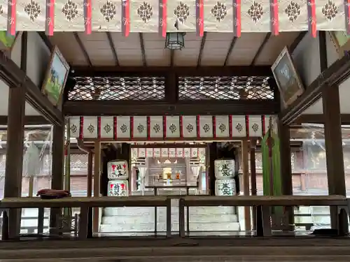 往馬坐伊古麻都比古神社の本殿