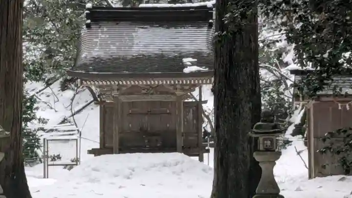 野口 日吉神社の{uncategorized: "未分類", other: "その他", undefined: "問題あり", building: "その他建物", grave: "お墓", sacred_gate: "鳥居", guardian: "狛犬", statue: "像", buddha: "仏像", history: "歴史", nature: "自然", garden: "庭園", animal: "動物", pagoda: "塔", temizu: "手水舎", mountain_gate: "山門・神門", sanctuary: "本殿・本堂", subordinate: "末社・摂社", art: "芸術", scenery: "景色", jizo: "地蔵", ema: "絵馬", goshuin: "御朱印", omikuji: "おみくじ", items: "授与品その他", amulet: "お守り", goshuincho: "御朱印帳", eats: "食事", festival: "お祭り", votive_dance: "神楽", shichigosan: "七五三参", wedding: "結婚式", experience: "体験その他", initially: "初詣", around: "周辺", anti_infection: "感染症対策"}