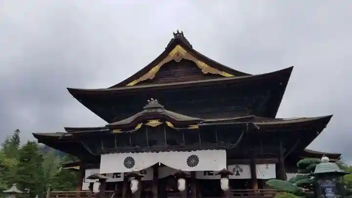 善光寺の本殿・本堂