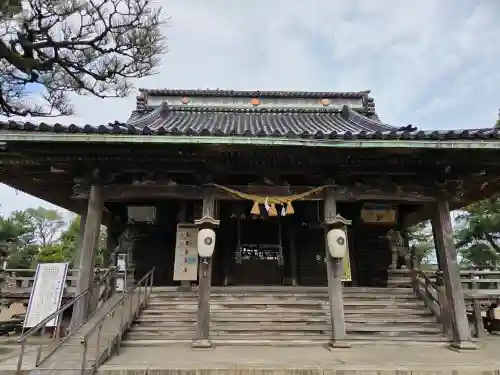  放生津八幡宮の{uncategorized: "未分類", other: "その他", undefined: "問題あり", building: "その他建物", grave: "お墓", sacred_gate: "鳥居", guardian: "狛犬", statue: "像", buddha: "仏像", history: "歴史", nature: "自然", garden: "庭園", animal: "動物", pagoda: "塔", temizu: "手水舎", mountain_gate: "山門・神門", sanctuary: "本殿・本堂", subordinate: "末社・摂社", art: "芸術", scenery: "景色", jizo: "地蔵", ema: "絵馬", goshuin: "御朱印", omikuji: "おみくじ", items: "授与品その他", amulet: "お守り", goshuincho: "御朱印帳", eats: "食事", festival: "お祭り", votive_dance: "神楽", shichigosan: "七五三参", wedding: "結婚式", experience: "体験その他", initially: "初詣", around: "周辺", anti_infection: "感染症対策"}