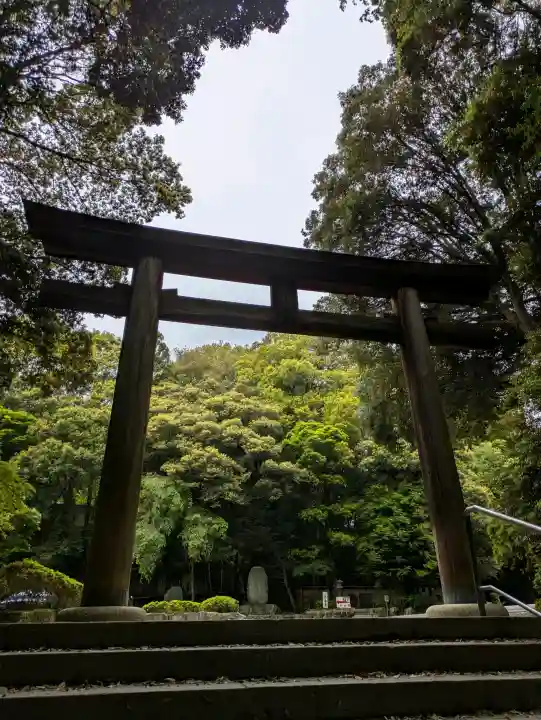 近江神宮の{uncategorized: "未分類", other: "その他", undefined: "問題あり", building: "その他建物", grave: "お墓", sacred_gate: "鳥居", guardian: "狛犬", statue: "像", buddha: "仏像", history: "歴史", nature: "自然", garden: "庭園", animal: "動物", pagoda: "塔", temizu: "手水舎", mountain_gate: "山門・神門", sanctuary: "本殿・本堂", subordinate: "末社・摂社", art: "芸術", scenery: "景色", jizo: "地蔵", ema: "絵馬", goshuin: "御朱印", omikuji: "おみくじ", items: "授与品その他", amulet: "お守り", goshuincho: "御朱印帳", eats: "食事", festival: "お祭り", votive_dance: "神楽", shichigosan: "七五三参", wedding: "結婚式", experience: "体験その他", initially: "初詣", around: "周辺", anti_infection: "感染症対策"}