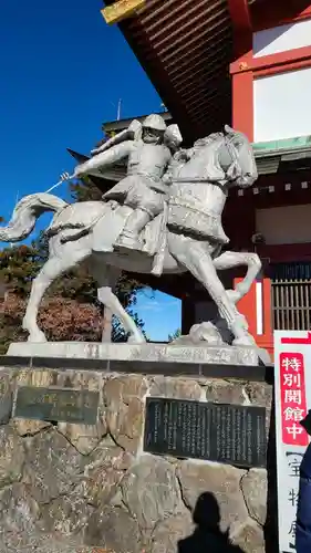 武蔵御嶽神社の像